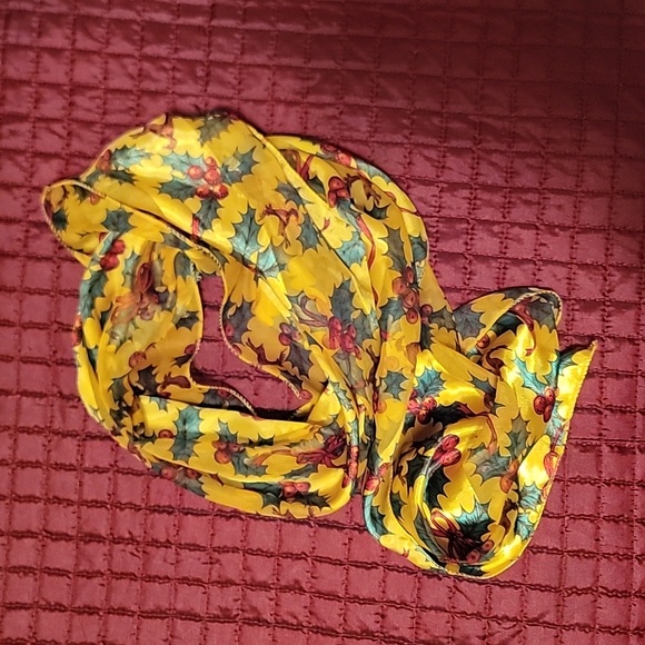 Bundle of two Christmas scarves - Picture 2 of 3